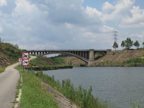 Une série du pont prise sur divers angles