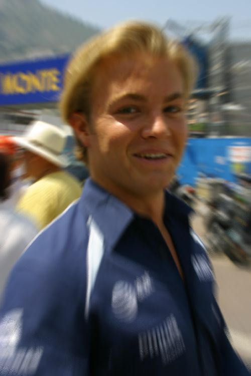 Nico ROSBERG un pilote vraiment sympa et qui parle très bien le Français comme 4 autres langues...