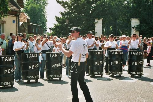 AUBADE DEVANT LE PODIUM D'HONNEUR