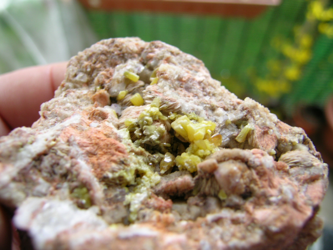 WULFENITE SUR MIMETITE ET BARITE  LANTIGNIE 69