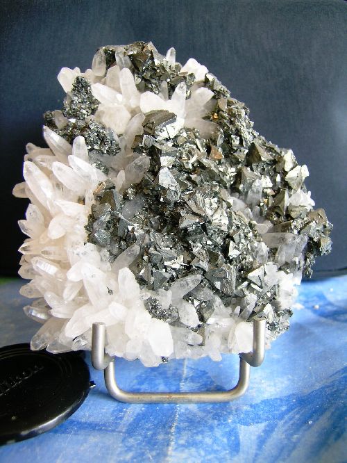 CRISTAUX DE TETRAEDRITE SUR  QUARTZ  DU PEROU