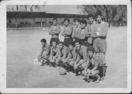 L'équipe de l'E.S.F. au stade Maamar Sahli- sur la photo - Bouzidi- Senoussi H. Z .Salah. Larbi-Boutchicha