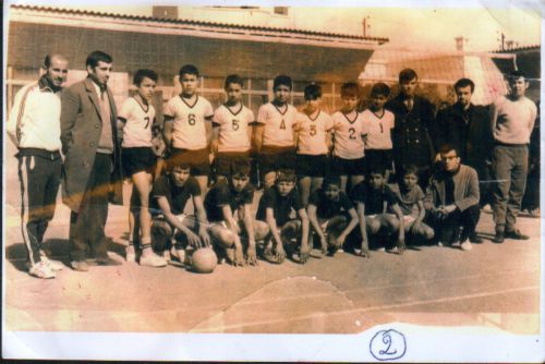 Volleyeurs de l'ecole Benbadis- sur la photo Della, Feknous, Saou Hocine...