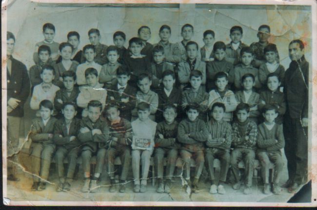 Classe CM1-67/68-Ecole Lallement- Maitres Senouci Halim et Mustapha Khodir.- Sur la photo-Tahraoui- Addad N.Messaoudi Djamel-Kouadri Yahia-Benguedda M.-Tegguia Abdelfetah-Khatir Ahmed- Khetib Omar-Hamiti ( medecin)-Beneguouche Ahmed ( Medecin)-Denai.N- Ma