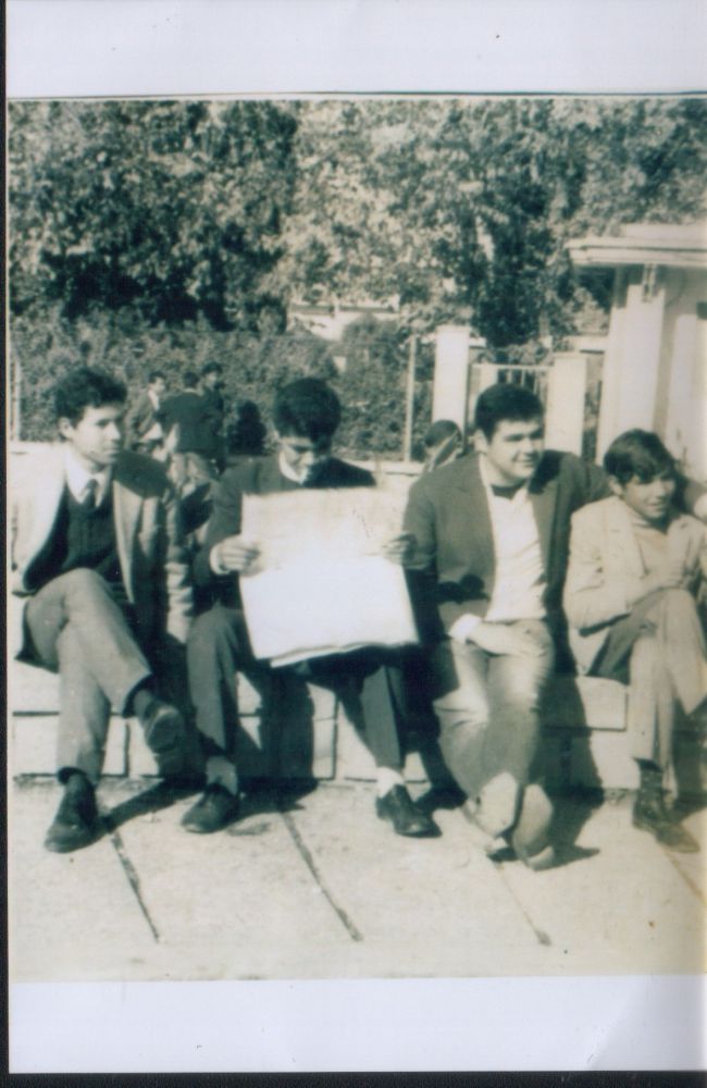Photo souvenir prés de la gare ( haricot) avec de gauche à droite-Benali ( plombier)Maamar Benafla ( DJS)-Bessekri Mahfoudh ( Allah yerhmou)-Saadi Ali (Santé). Photo-08/12/1968