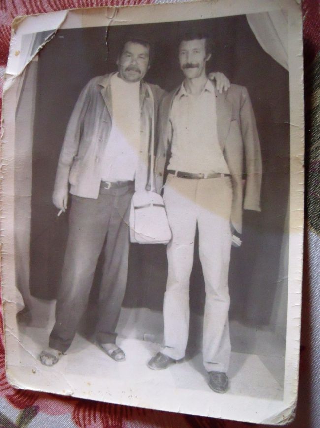 Photo souvenir de 1973-Hocine Guimour et Brahim Benali.