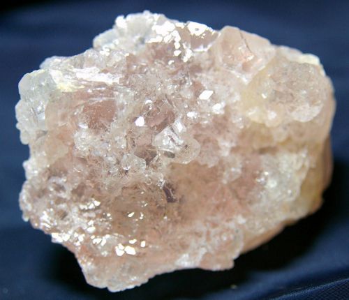 PE 06 - Fluorite, Mine Huanzala, Huanuco, Pérou ,75 mm x 60 mm