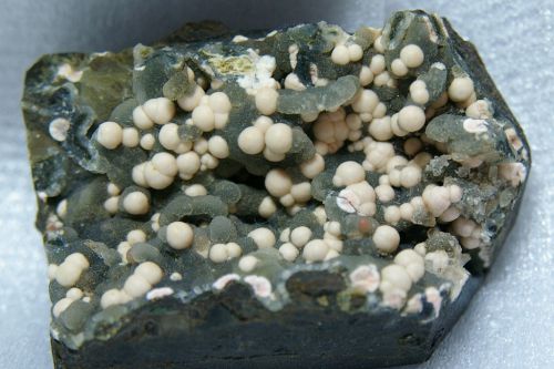 IN 07 - Fluorite sur Calcédoine, Sawda (Savada) Quarry, Jalgaon, Maharashtra, Inde, 65 mm x 45