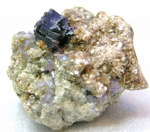 PA 02 - Fluorite, Fluorapatite sur Muscovite, Mine de Panasqueira, Covilha, Portugal  47 mm x 40 mm