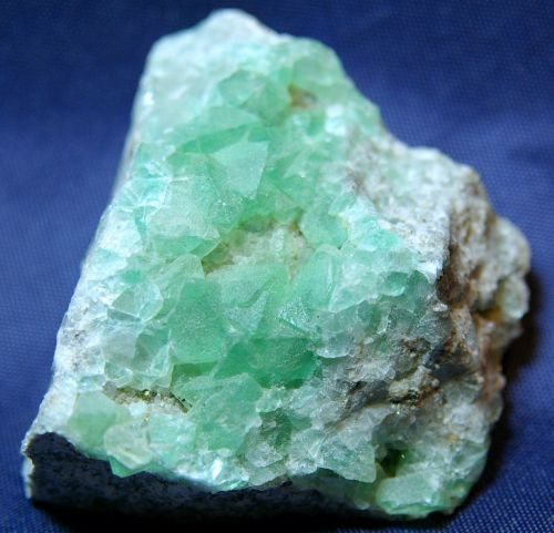 ES 69 - Fluorite, Mine Berta, Papiol, Espagne 65 mm x 50 mm