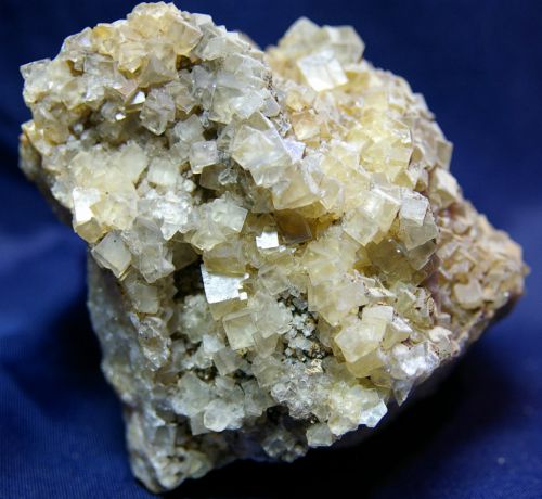IT 02 - Fluorite, Mine Santa Lucia, Fluminimaggiore, Sardaigne, Italie 85 mm x 80 mm