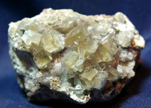 AZ 03 - Fluorite, Mine d'Aurouze, Mazerat-Aurouze, Haute-Loire 65 mm x 40 mm