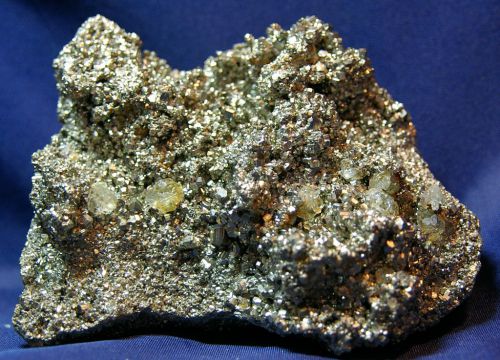 PE 13 - Fluorite sur Pyrite, Mine huanzala, Pérou 130 mm x 95 mm