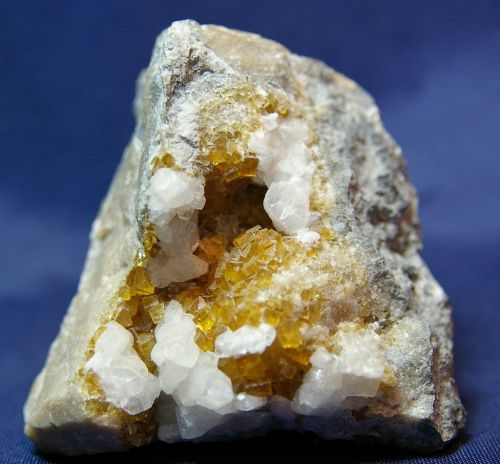 AG 02 - Calcite sur Fluorite, Carrière d'Argiesans, Territoire-de-Belfort,  75 mm x 70 mm