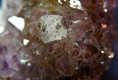 BL 01 - Fluorite pseudomorphosée en quartz sur Améthyste, Rio Grande do Sul, Brésil