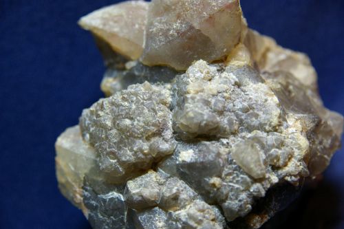 PM 01 - Fluorite pseudomorphosée en quartz , Ploemeur, Morbihan, 85 mm x 80 mm