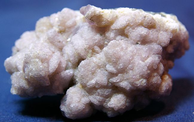 PE 14 - Fluorite sur Dolomite, Mine Huanzala, Pérou, 85 mm x 50 mm
