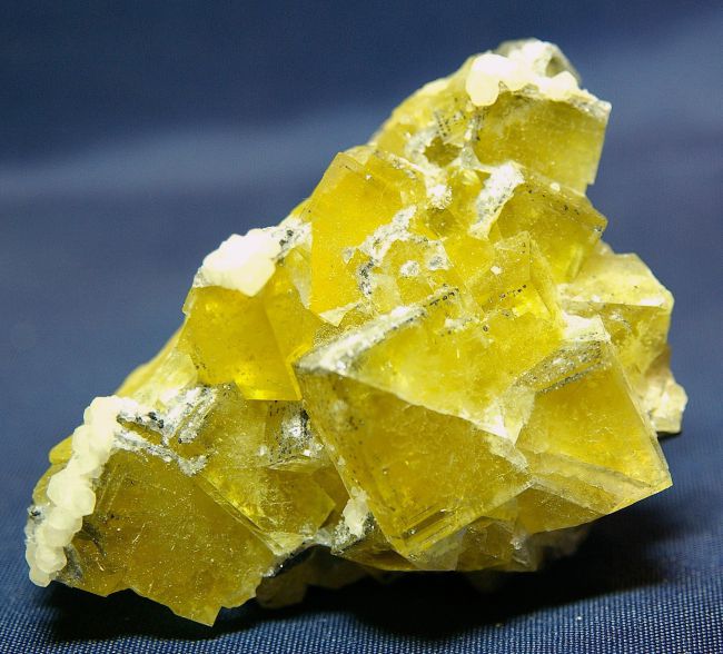 PR 11 - Calcite sur Fluorite, Peyrebrune, Tarn 85 mm x 50