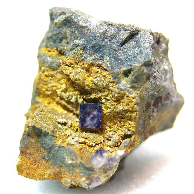 RA 11 - Fluorite, Rancennes, Ardennes 45 mm x 35 mm