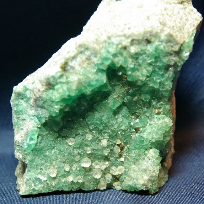 ES 73 - Pyrite et Calcite sur Fluorite , Mine Berta, Papiol, Espagne 110 mm x 70