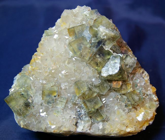 MS 03 - Fluorite sur Quartz, Mine de Marsanges (filon communal ), Langeac, Haute-Loire
