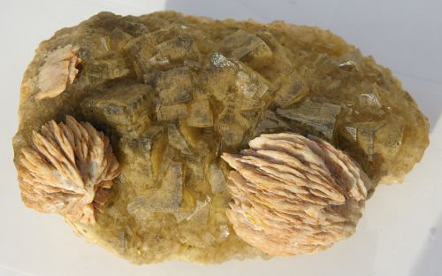 CH 12 - Chaillac, Indre, Baryte sur Fluorite  170 mm x 110 mm