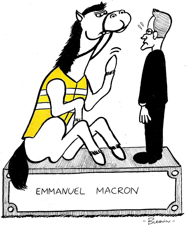02-14-Statue équestre-Macron.jpg