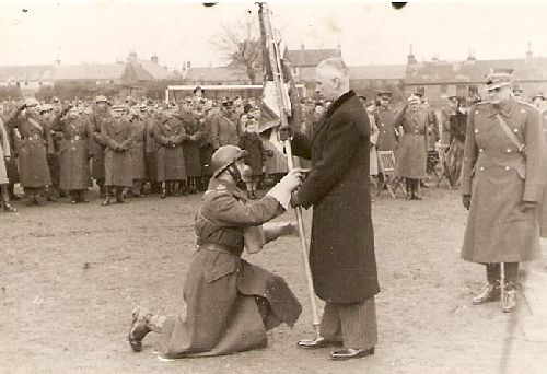 1942 - Remise du drapeau par le Président de la République, en Ecosse