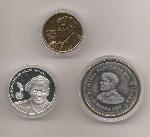 Différentes monnaies polonaises en hommage