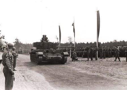 Parade à Meppen ( All) le 11/11/45