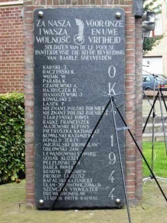 Coté droit du monument