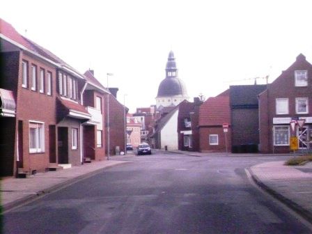 Même rue en 2012, voir le fond pour maison identique