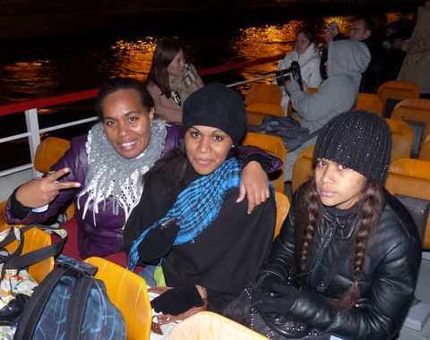 Emmanuelle, Christiane et Naëlle on the boat !