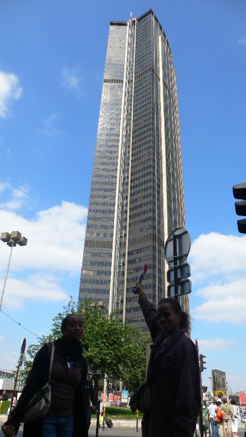 Aurélia et Gena à la tour Montparnasse Infernale