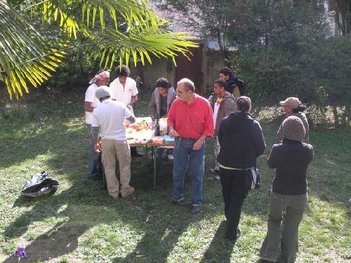 44- Picnic dans le jardin du presbytère de Pau sous le soleil 