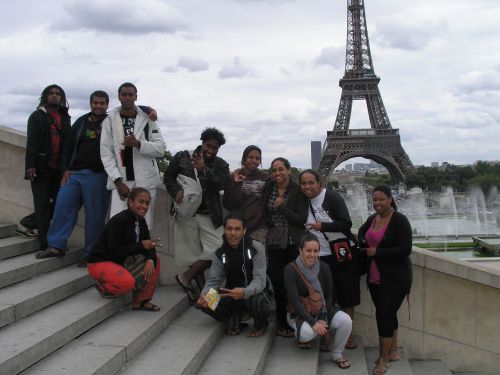 La bande vers la Tour Eiffel