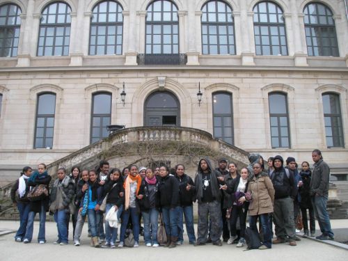 La bande ABS devant le musée des Arts et de l'Industrie de Saint-Etienne