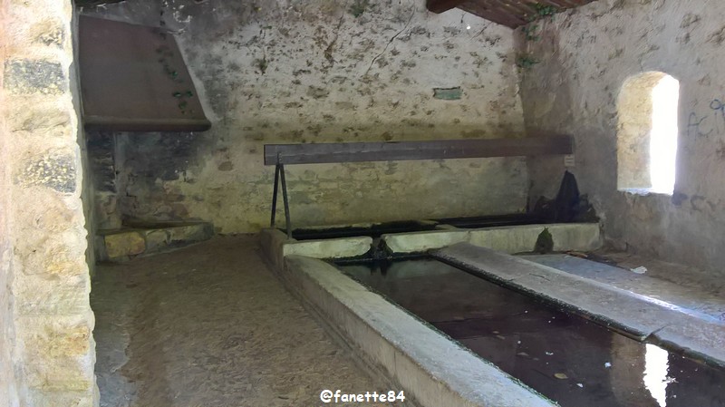 ansouis (9) lavoir bis.jpg