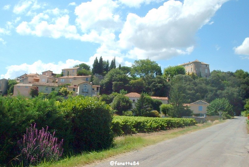 roaix001 village au loin.JPG