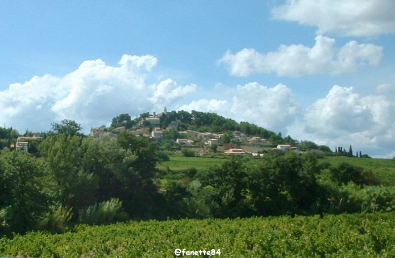 roaix003 village au loin.JPG