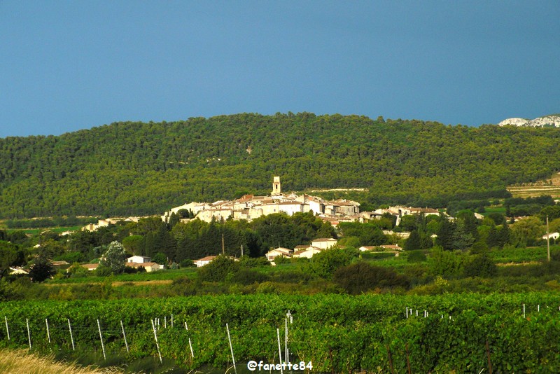 sablet village de loin.JPG