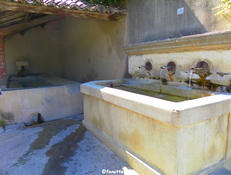 sablet (1) lavoir.JPG