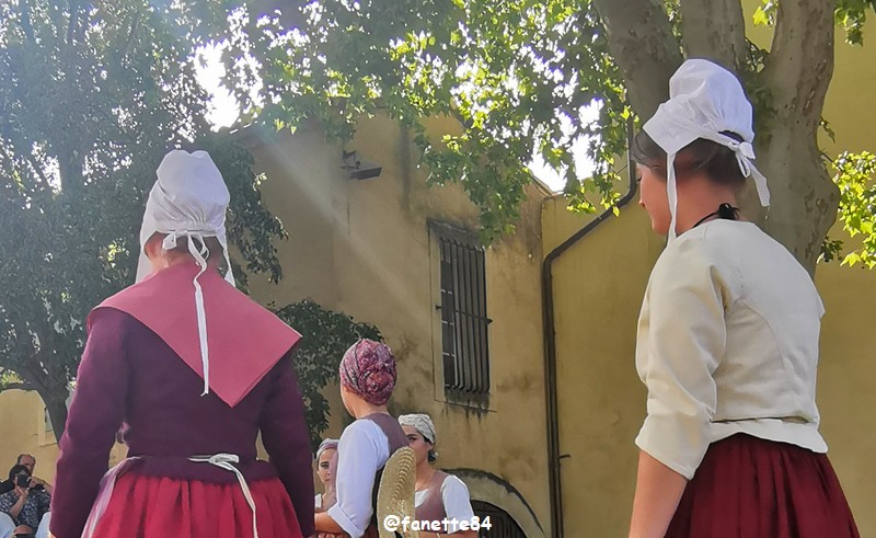 pernes_costumes (8).jpg