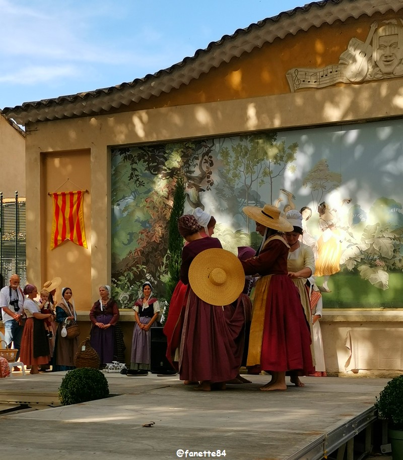 pernes_costumes (6).jpg