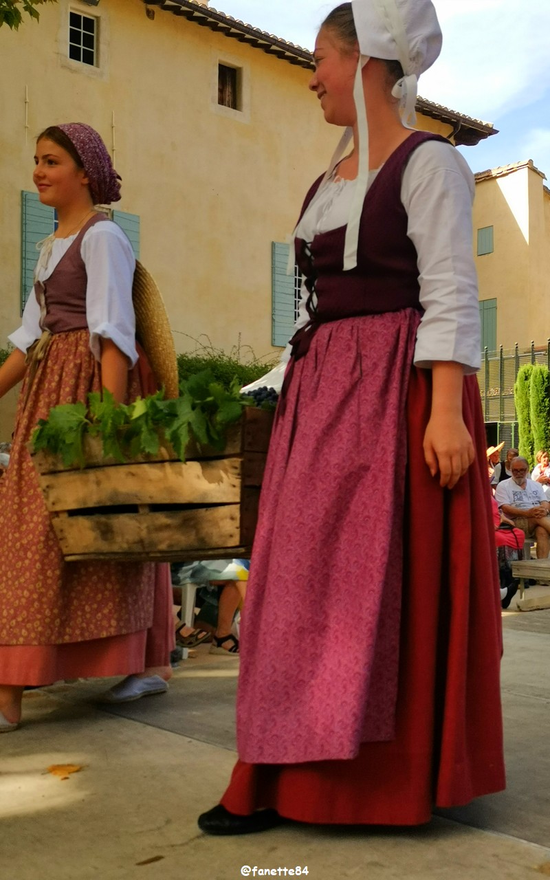 pernes_costumes (9).jpg