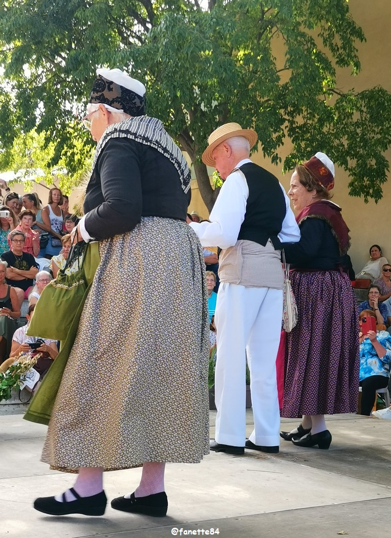 pernes_costumes (10).jpg