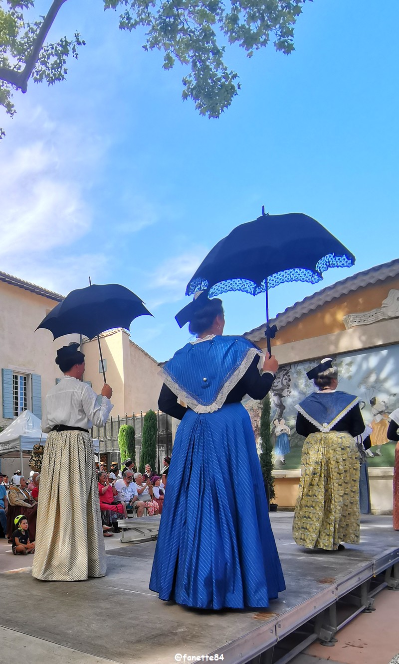 pernes_costumes (15).jpg