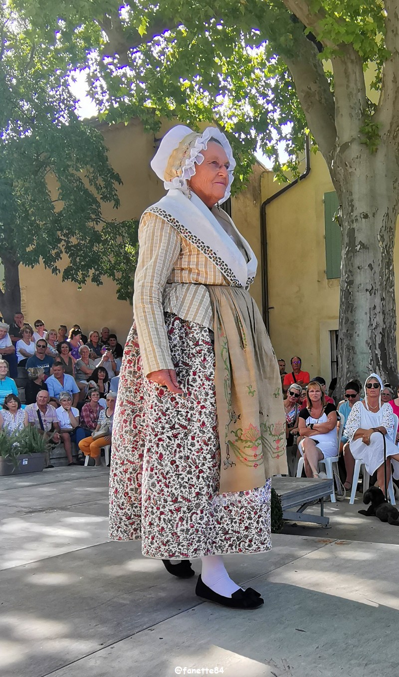 pernes_costumes (39) bis.jpg