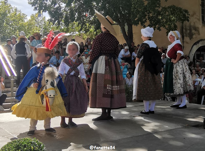 pernes_costumes (42).jpg