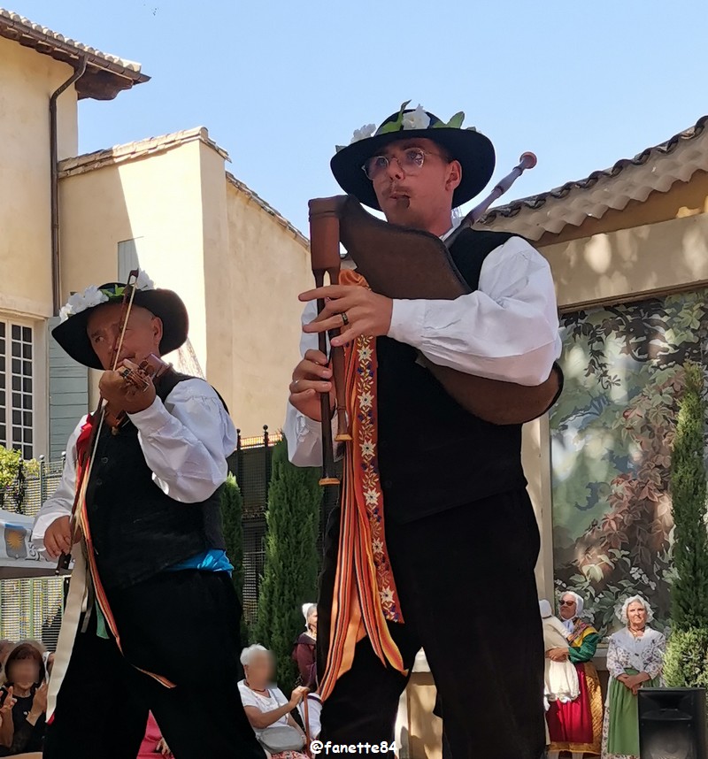 pernes_costumes (56).jpg